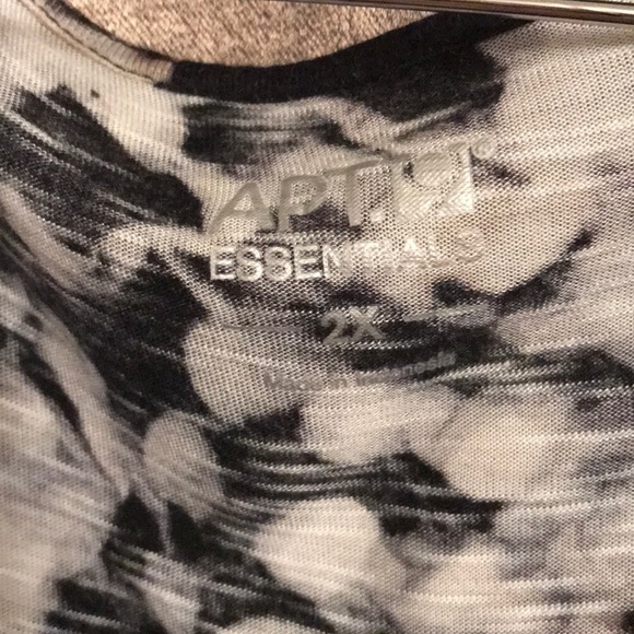 EUC Apt. 9 Cap sleeve lightweight shirt - Picture 2 of 5